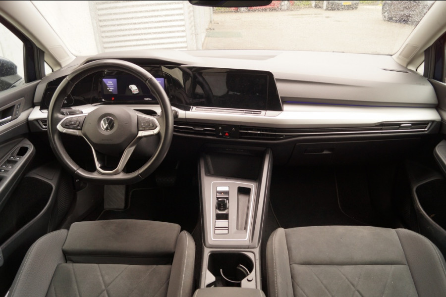 Volkswagen Golf 1.0 eTSI DSG Life Edition -LED-ECC-PDC-NAVI-