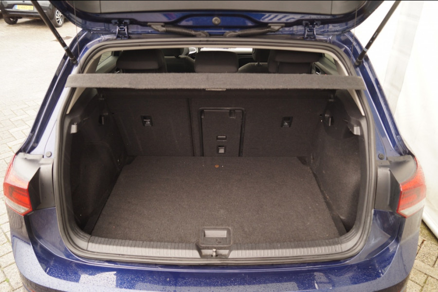 Volkswagen Golf 1.0 eTSI DSG Life Edition -LED-ECC-PDC-NAVI-