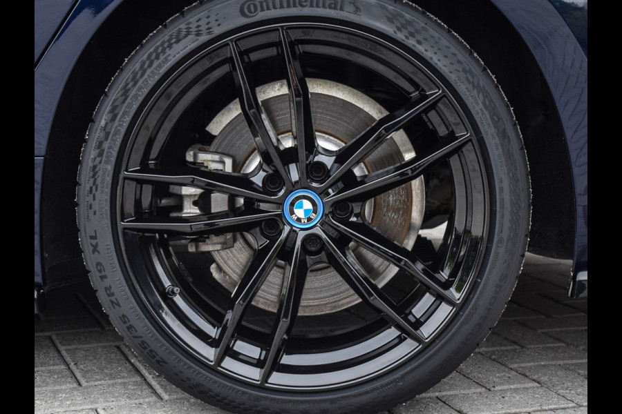 BMW 3-serie 330e xDRIVE | M-SPORT | TREKHAAK | SPORTSTOELEN | ACTIVE CRUISE CONTROL | CAMERA | LEDEREN BEKLEDING | DAB+ | HIFI SOUND | SHADO