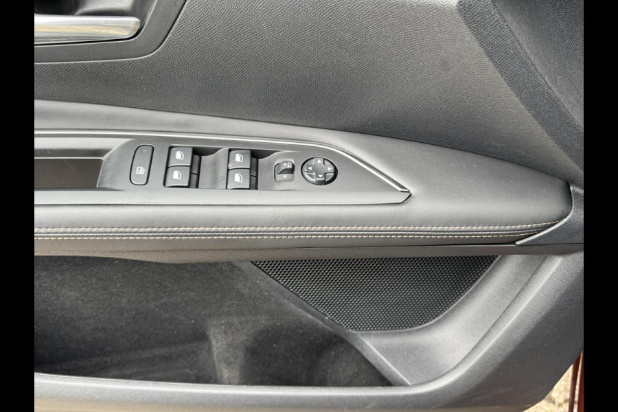 Peugeot 3008 1.2 PureTech GT Line Cruise control Climate control Apple / Android Achteruitrijcamera Dodehoekdetectie