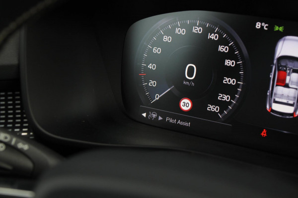Volvo XC40 1.5 T5 Recharge R-Design | AUTO PILOT | Pano | BLIS | H&K | Keyless