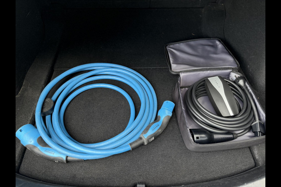 Tesla Model 3 Range Plus | Autopilot | Panorama | Leder | Navi | Autopilot | Panorama | Leder |