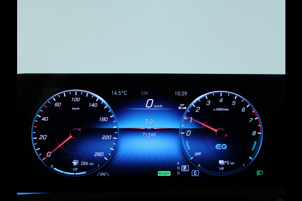 Mercedes-Benz A-Klasse 250 e AMG Plug-In Hybride | AMG Line | 19 AMG Velgen | Dosehoek Assist | Achteruitrijcamera | Inclusief 24 maanden MB Certified garantie voor Europa.
