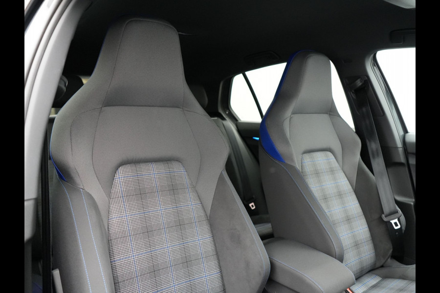 Volkswagen Golf GTE 245pk Plug In Hybrid DSG PHEV | Adaptive Cruise | Carplay | LED | Navigatie | Sfeerverlichting | Stoelverwarming |