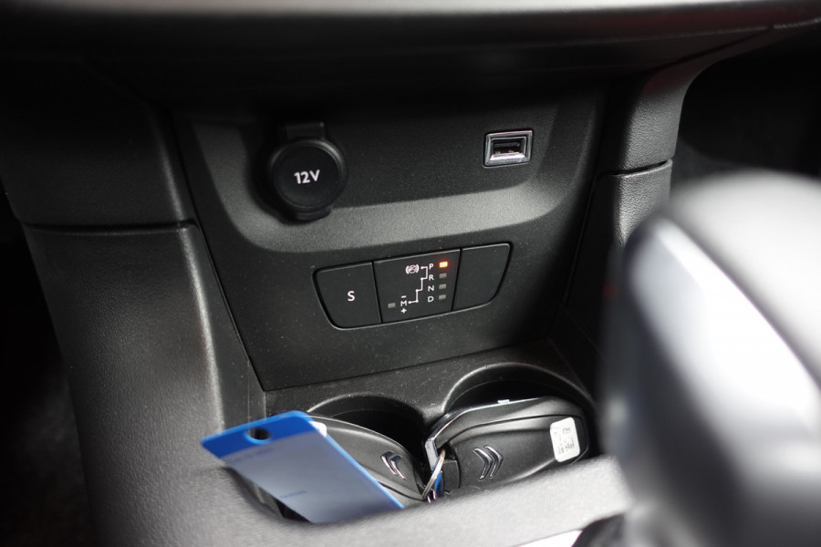 Citroën C3 1.2 PureTech 110 Shine | Automaat | Navi | Camera | Stoel vw | Dodehoek | Lage km | 12 mnd Bovag