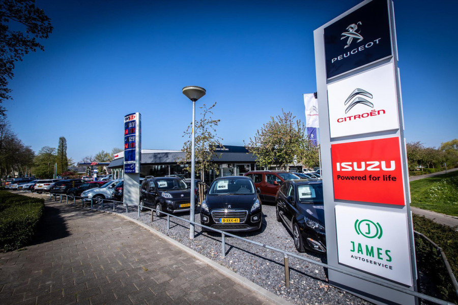 Citroën C3 1.2 PureTech 110 Shine | Automaat | Navi | Camera | Stoel vw | Dodehoek | Lage km | 12 mnd Bovag