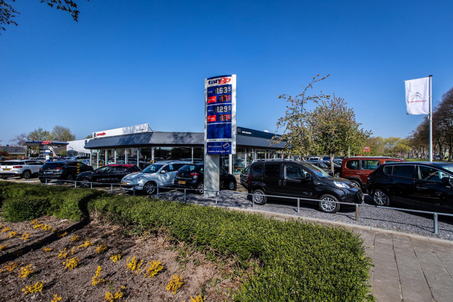 Citroën C3 1.2 PureTech 110 Shine | Automaat | Navi | Camera | Stoel vw | Dodehoek | Lage km | 12 mnd Bovag