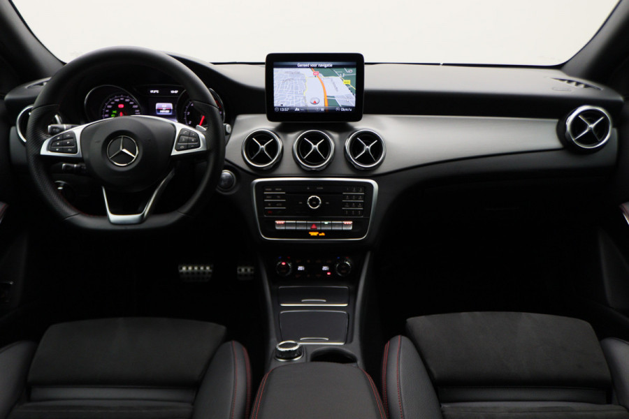 Mercedes-Benz GLA 180 Business Solution AMG Automaat, LED, Navigatie, Camera, Climate, Trekhaak, 19"