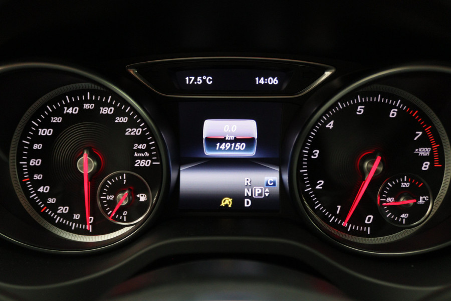 Mercedes-Benz GLA 180 Business Solution AMG Automaat, LED, Navigatie, Camera, Climate, Trekhaak, 19"