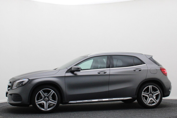 Mercedes-Benz GLA 180 Business Solution AMG Automaat, LED, Navigatie, Camera, Climate, Trekhaak, 19"