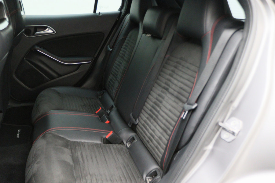 Mercedes-Benz GLA 180 Business Solution AMG Automaat, LED, Navigatie, Camera, Climate, Trekhaak, 19"