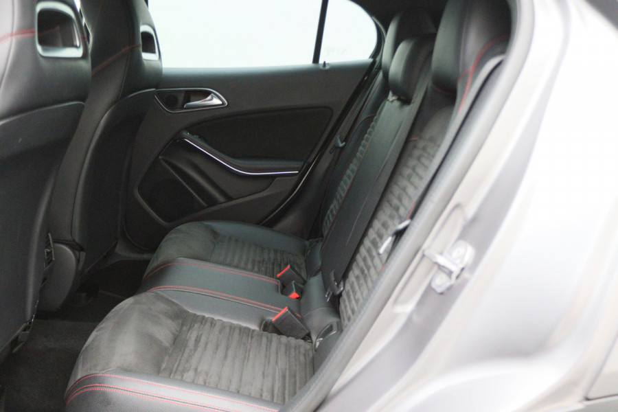 Mercedes-Benz GLA 180 Business Solution AMG Automaat, LED, Navigatie, Camera, Climate, Trekhaak, 19"