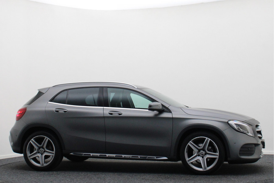 Mercedes-Benz GLA 180 Business Solution AMG Automaat, LED, Navigatie, Camera, Climate, Trekhaak, 19"