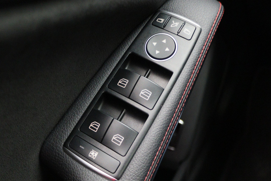Mercedes-Benz GLA 180 Business Solution AMG Automaat, LED, Navigatie, Camera, Climate, Trekhaak, 19"