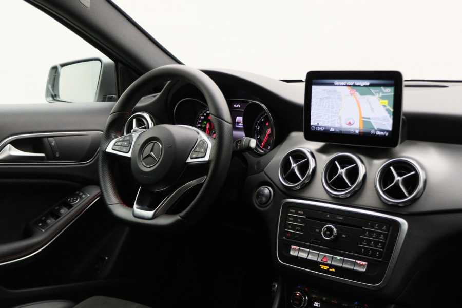 Mercedes-Benz GLA 180 Business Solution AMG Automaat, LED, Navigatie, Camera, Climate, Trekhaak, 19"