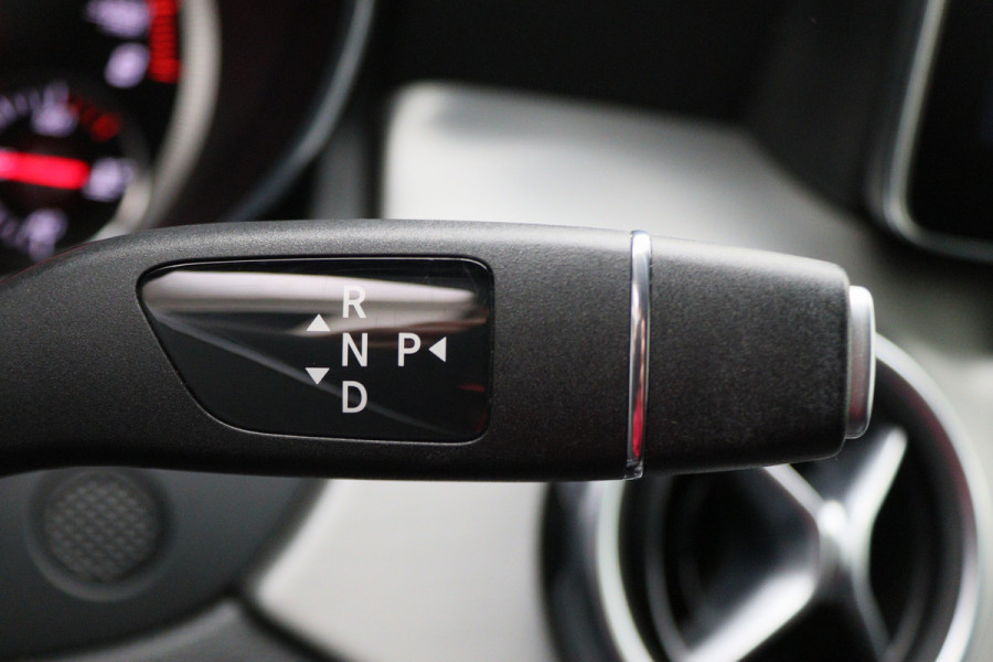 Mercedes-Benz GLA 180 Business Solution AMG Automaat, LED, Navigatie, Camera, Climate, Trekhaak, 19"