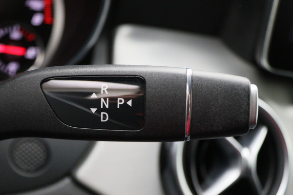 Mercedes-Benz GLA 180 Business Solution AMG Automaat, LED, Navigatie, Camera, Climate, Trekhaak, 19"