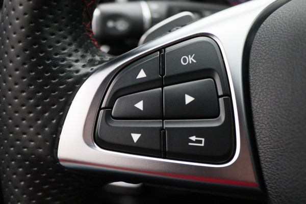 Mercedes-Benz GLA 180 Business Solution AMG Automaat, LED, Navigatie, Camera, Climate, Trekhaak, 19"