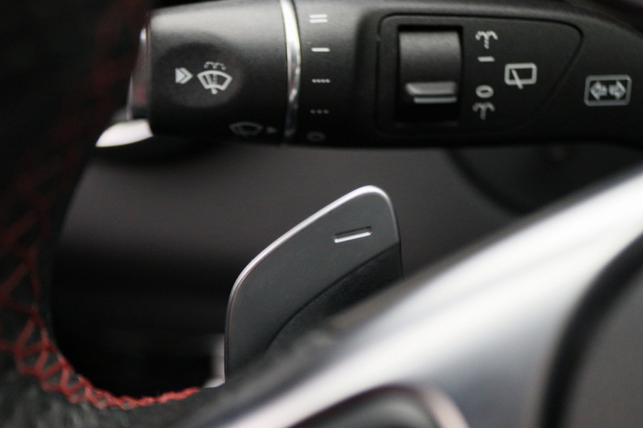 Mercedes-Benz GLA 180 Business Solution AMG Automaat, LED, Navigatie, Camera, Climate, Trekhaak, 19"