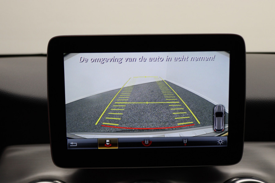 Mercedes-Benz GLA 180 Business Solution AMG Automaat, LED, Navigatie, Camera, Climate, Trekhaak, 19"