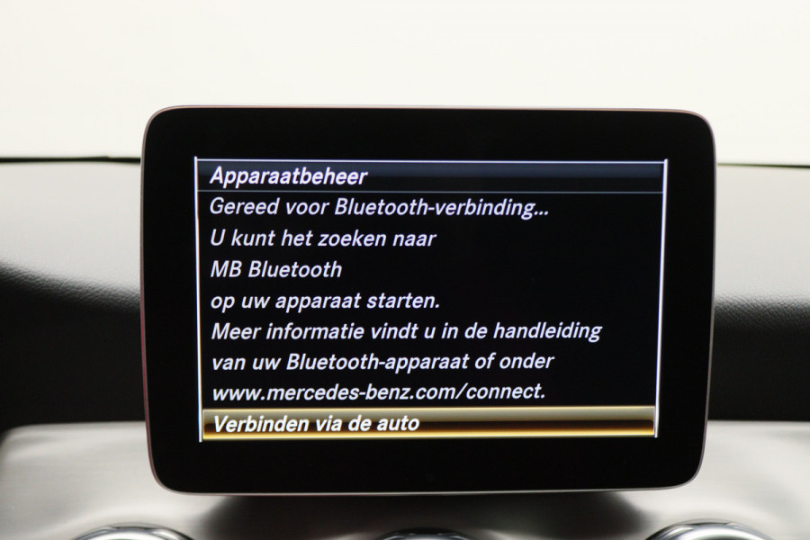 Mercedes-Benz GLA 180 Business Solution AMG Automaat, LED, Navigatie, Camera, Climate, Trekhaak, 19"