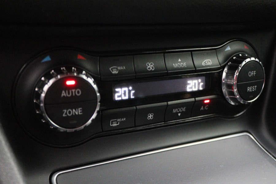 Mercedes-Benz GLA 180 Business Solution AMG Automaat, LED, Navigatie, Camera, Climate, Trekhaak, 19"