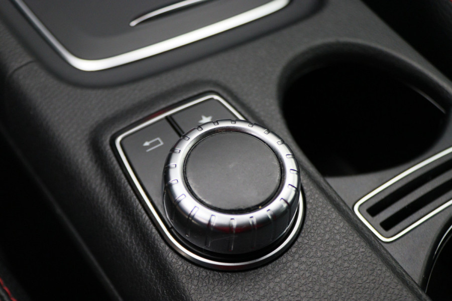 Mercedes-Benz GLA 180 Business Solution AMG Automaat, LED, Navigatie, Camera, Climate, Trekhaak, 19"