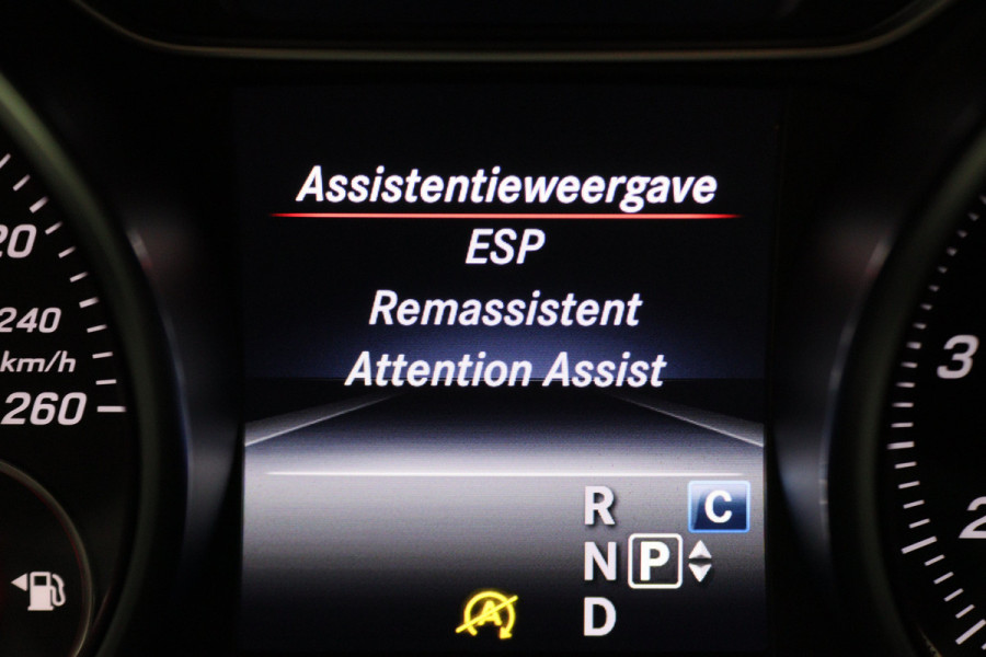 Mercedes-Benz GLA 180 Business Solution AMG Automaat, LED, Navigatie, Camera, Climate, Trekhaak, 19"