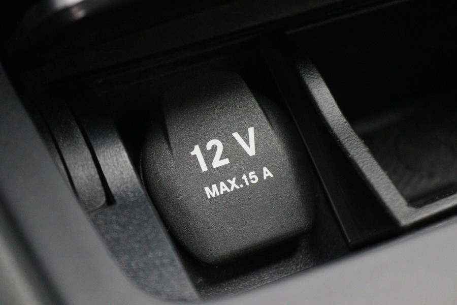 Mercedes-Benz GLA 180 Business Solution AMG Automaat, LED, Navigatie, Camera, Climate, Trekhaak, 19"