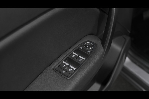 Renault Captur Mild Hybrid 140 EDC Techno | Apple Carplay | Parkeersensoren | Climate Control