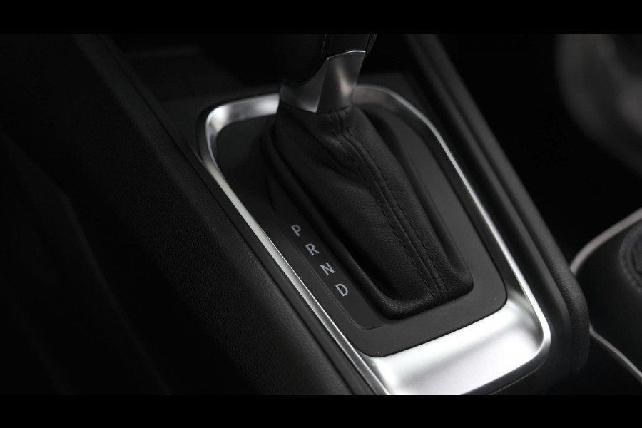 Renault Captur Mild Hybrid 140 EDC Techno | Apple Carplay | Parkeersensoren | Climate Control