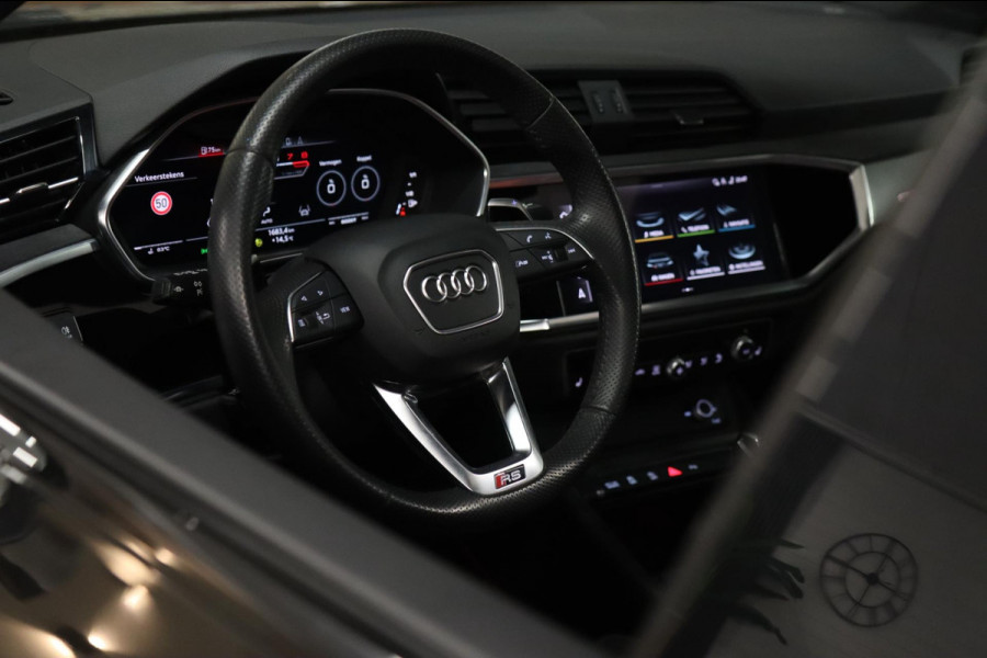 Audi RSQ3 Sportback TFSI RS Pano/Sonos/Camera/Carplay/RSStoelen/BOMVOL