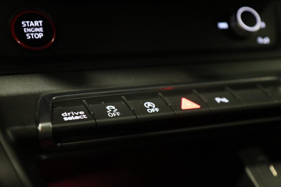 Audi RSQ3 Sportback TFSI RS Pano/Sonos/Camera/Carplay/RSStoelen/BOMVOL