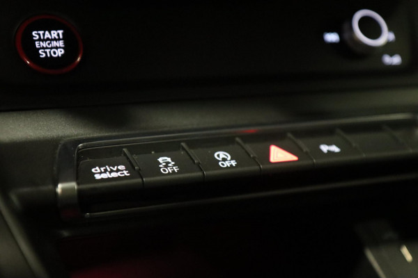 Audi RSQ3 Sportback TFSI RS Pano/Sonos/Camera/Carplay/RSStoelen/BOMVOL