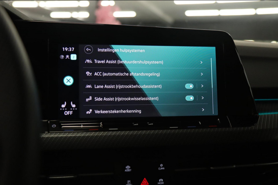 Volkswagen Golf 1.5 eTSI R-Line 150 PK Pano/Blackstyle/Cam/HUD/ACC/LANEASSIST/VOL