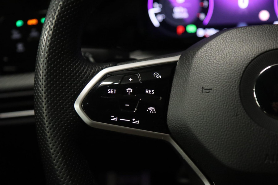 Volkswagen Golf 1.5 eTSI 3X R-Line PANO/IQLIGHT/BLINDESPOT/CARPLAY/VOLL