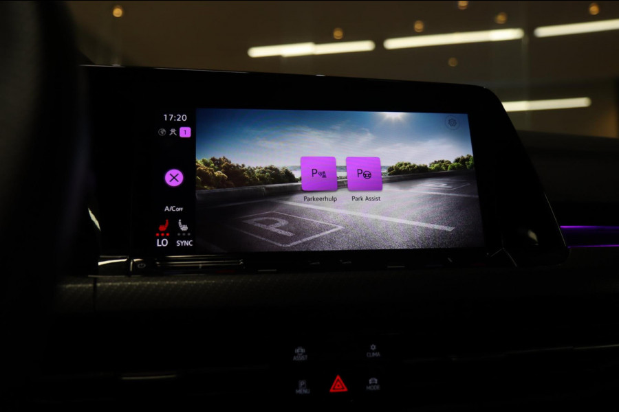 Volkswagen Golf 1.5 eTSI 3X R-Line PANO/IQLIGHT/BLINDESPOT/CARPLAY/VOLL