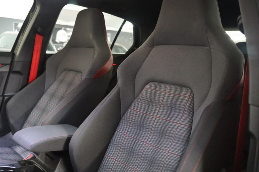 Volkswagen Golf 2.0 TSI GTI /PANO/IQ-LIGHT/H&K/CARPLAY/VOLL