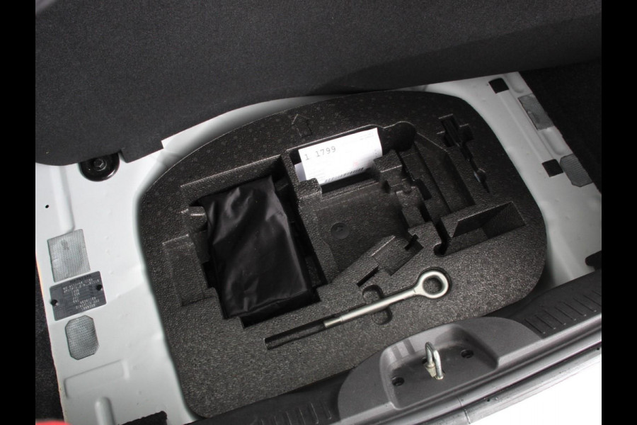 Fiat 500 1.0 Hybrid Dolcevita Panorama dak Climate Control Cruise Control Navigatie Apple Carplay/Android Auto Dab Digitale Cockpit Parkeer Sensoren  Lichtmetalen Velgen 16" Led