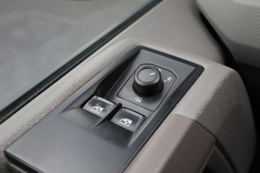 Volkswagen Crafter 30 2.0 TDI L3H2 2x Schuifdeur, Camera, Cruise, Airco, 3-Zits, Apple Carplay, Trekhaak, 18''