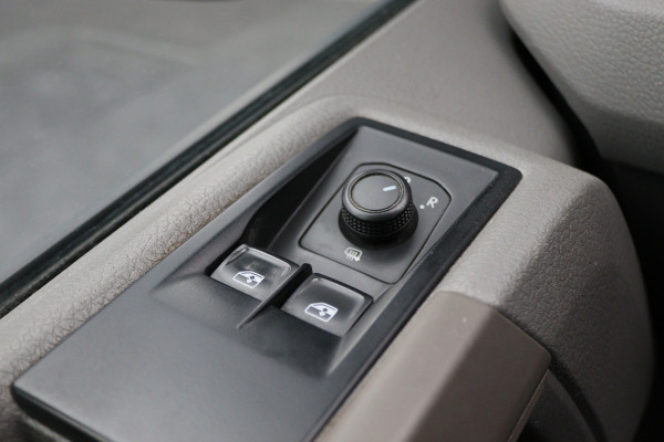 Volkswagen Crafter 30 2.0 TDI L3H2 2x Schuifdeur, Camera, Cruise, Airco, 3-Zits, Apple Carplay, Trekhaak, 18''