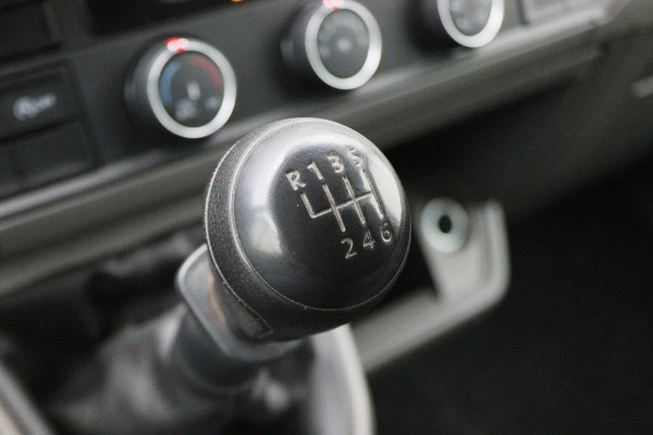Volkswagen Crafter 30 2.0 TDI L3H2 2x Schuifdeur, Camera, Cruise, Airco, 3-Zits, Apple Carplay, Trekhaak, 18''