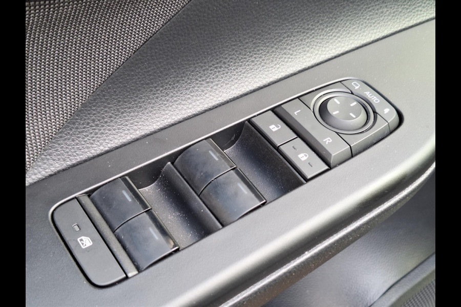 Toyota C-HR 1.8 Hybrid First Edition | Groot scherm, Dodehoekherkenning, Stoel + Stuurverwarming, Elektrische achterklep