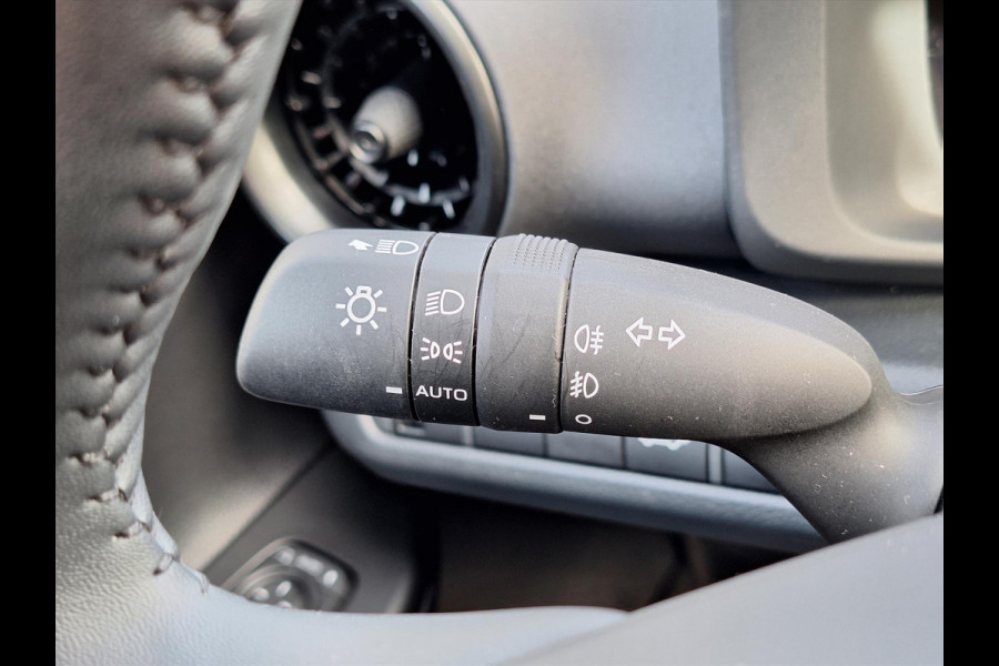 Toyota C-HR 1.8 Hybrid First Edition | Groot scherm, Dodehoekherkenning, Stoel + Stuurverwarming, Elektrische achterklep