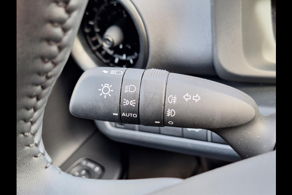 Toyota C-HR 1.8 Hybrid First Edition | Groot scherm, Dodehoekherkenning, Stoel + Stuurverwarming, Elektrische achterklep