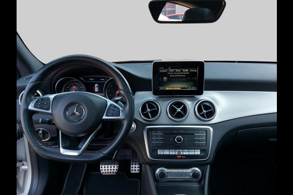 Mercedes-Benz CLA-Klasse Shooting Brake 180 Business Solution AMG Automaat | Panoramadak