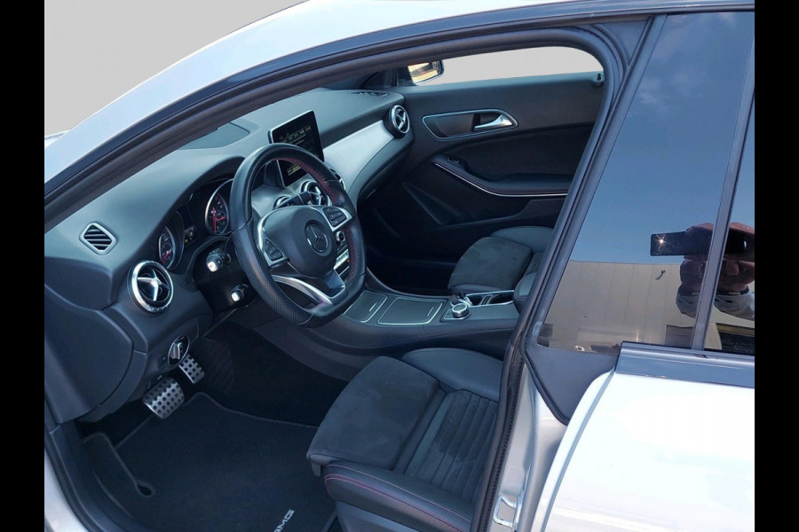 Mercedes-Benz CLA-Klasse Shooting Brake 180 Business Solution AMG Automaat | Panoramadak
