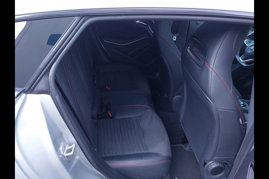 Mercedes-Benz CLA-Klasse Shooting Brake 180 Business Solution AMG Automaat | Panoramadak