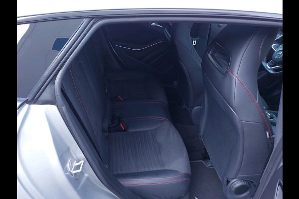 Mercedes-Benz CLA-Klasse Shooting Brake 180 Business Solution AMG Automaat | Panoramadak