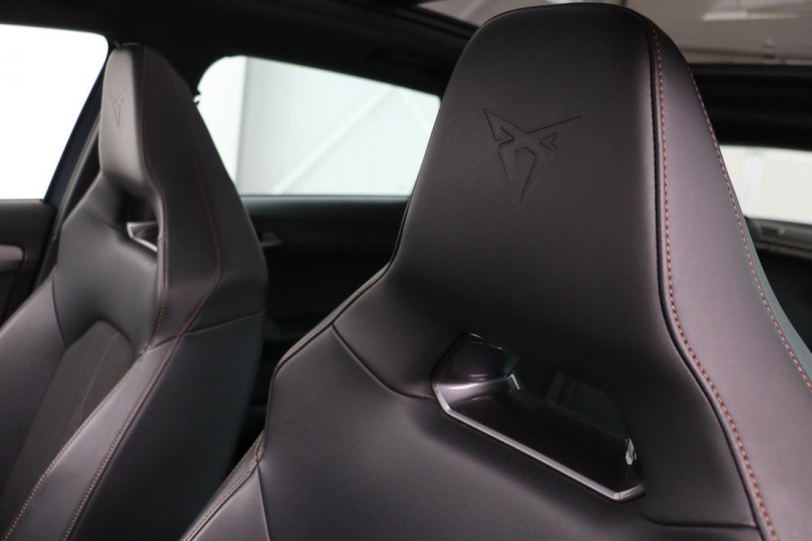 CUPRA Leon 1.4 e-Hybrid VZ Performance | Panoramadak | Stoel & stuurverwarming | Carplay | Camera | Adaptive cruise | Keyless | Navigatie